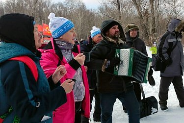 Снег создал идеальную трассу на берегу Урала